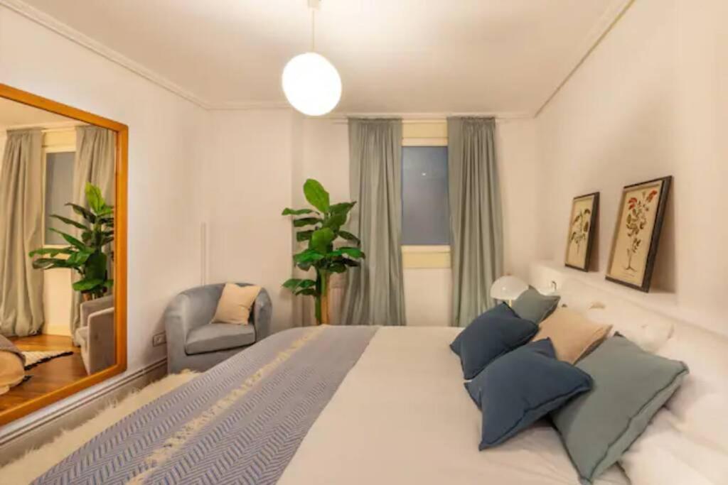 Exclusivo Apartamento En El Casco Viejo Bilbao Exterior photo
